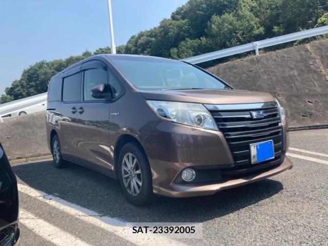 Toyota NOAH HYBRID 2014-06 8209208-2