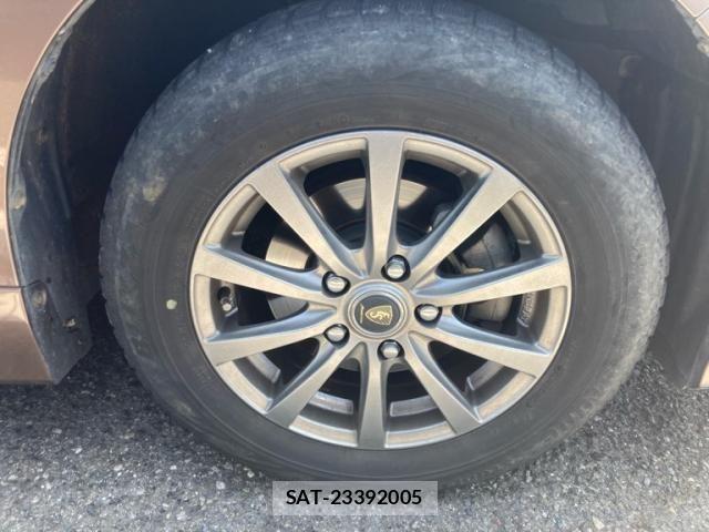 Toyota NOAH HYBRID 2014-06 8209208-5
