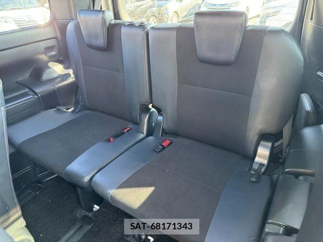 Toyota NOAH HYBRID 2018-10 8209198-10