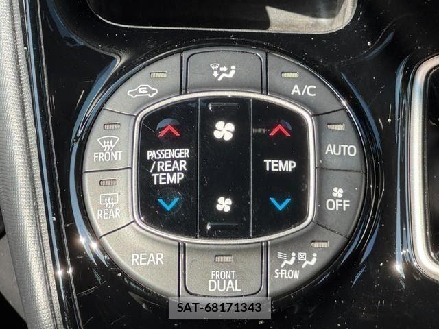 Toyota NOAH HYBRID 2018-10 8209198-16