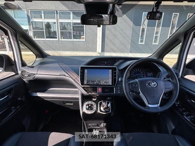 Toyota NOAH HYBRID 2018-10 8209198-1