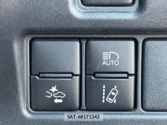 Toyota NOAH HYBRID 2018-10 8209198-24