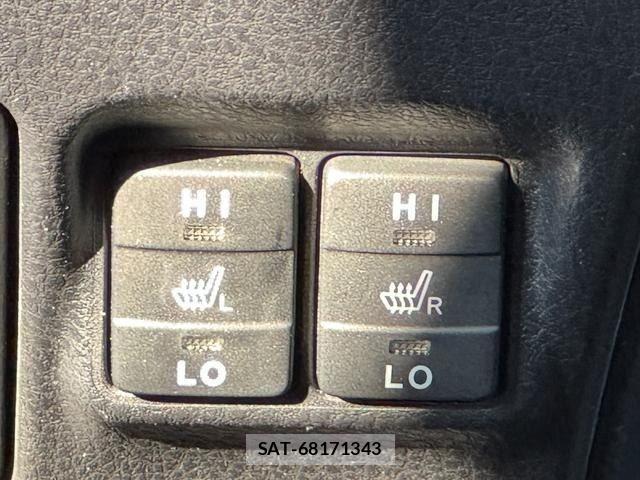 Toyota NOAH HYBRID 2018-10 8209198-25