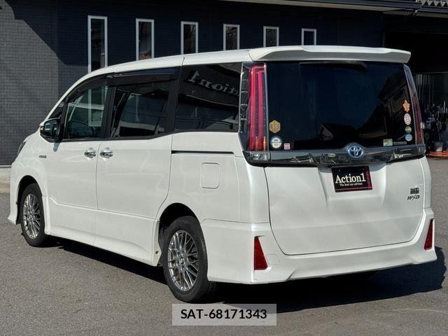 Toyota NOAH HYBRID 2018-10 8209198-3