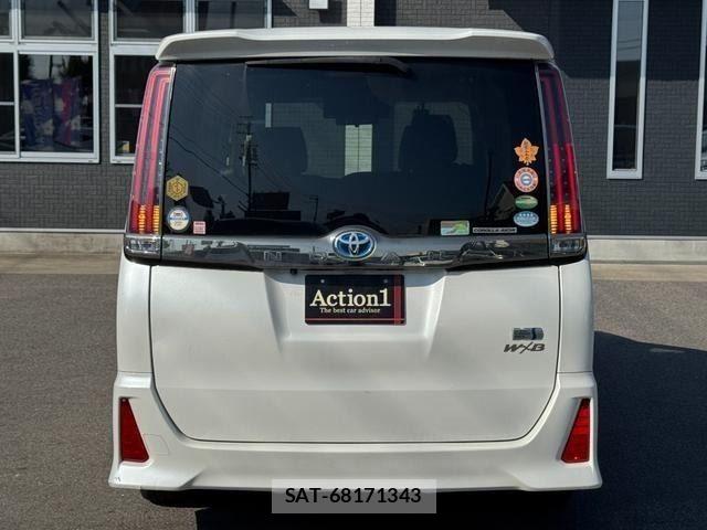 Toyota NOAH HYBRID 2018-10 8209198-4