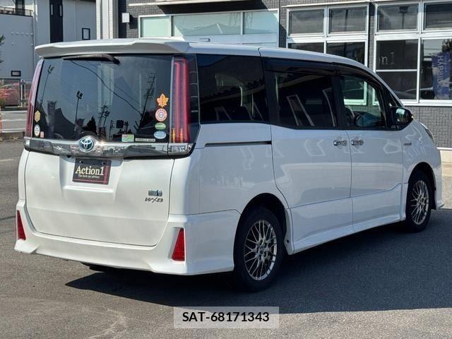 Toyota NOAH HYBRID 2018-10 8209198-5
