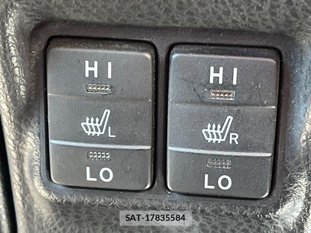 Toyota NOAH HYBRID 2016-01 8209202-13