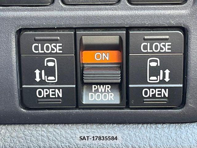 Toyota NOAH HYBRID 2016-01 8209202-15