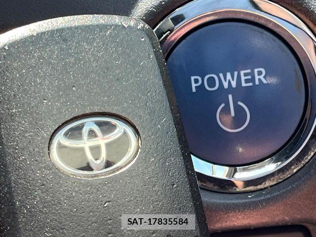 Toyota NOAH HYBRID 2016-01 8209202-16