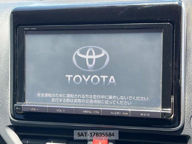 Toyota NOAH HYBRID 2016-01 8209202-1