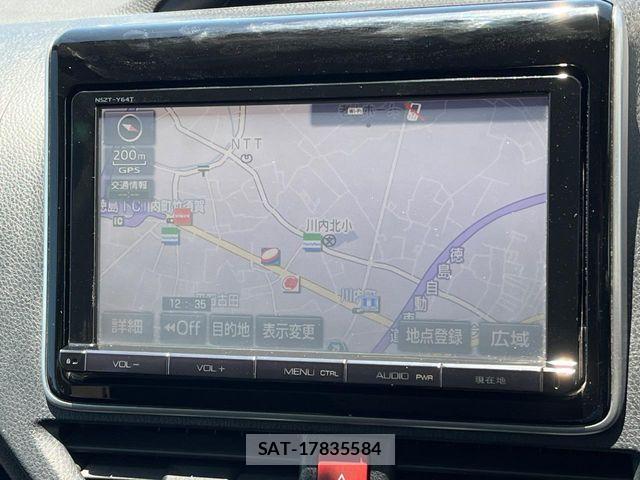Toyota NOAH HYBRID 2016-01 8209202-3