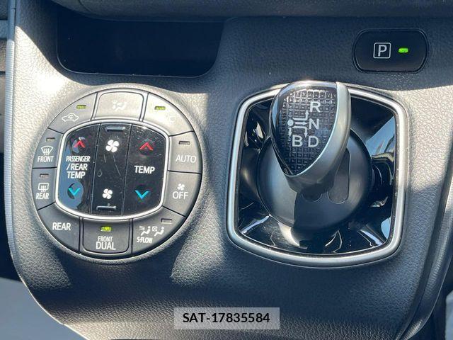 Toyota NOAH HYBRID 2016-01 8209202-5