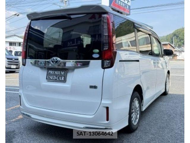 Toyota NOAH HYBRID 2014-10 8209200-1