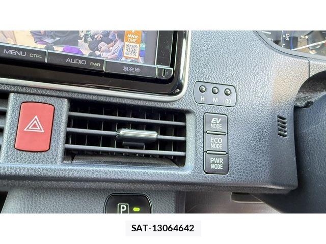 Toyota NOAH HYBRID 2014-10 8209200-22