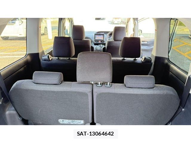 Toyota NOAH HYBRID 2014-10 8209200-26