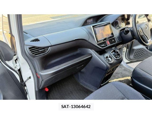 Toyota NOAH HYBRID 2014-10 8209200-27