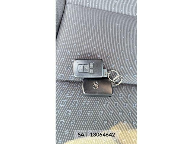 Toyota NOAH HYBRID 2014-10 8209200-28