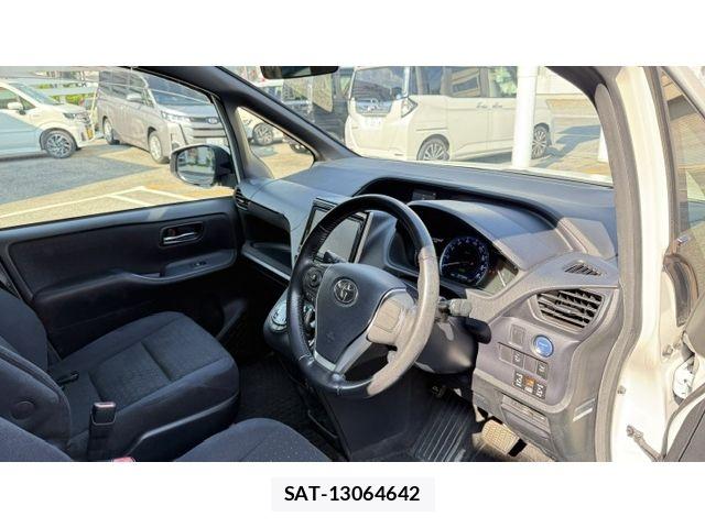 Toyota NOAH HYBRID 2014-10 8209200-2