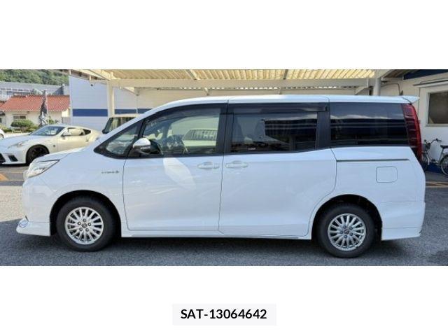 Toyota NOAH HYBRID 2014-10 8209200-4