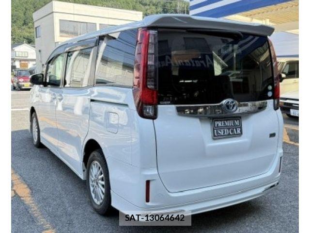 Toyota NOAH HYBRID 2014-10 8209200-5