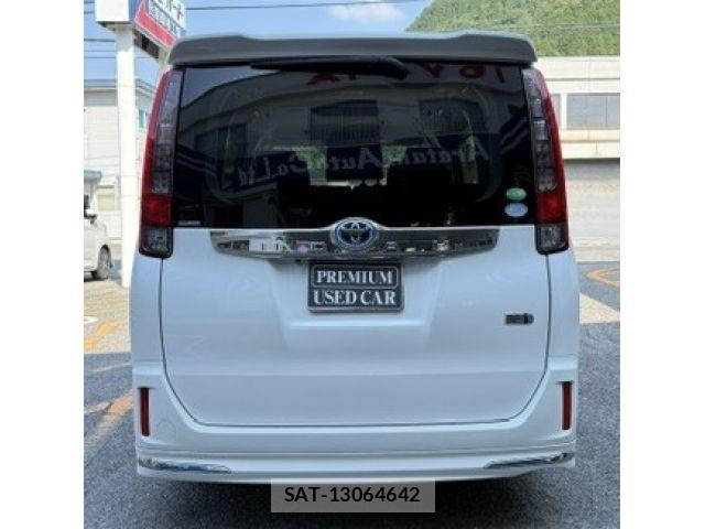 Toyota NOAH HYBRID 2014-10 8209200-6
