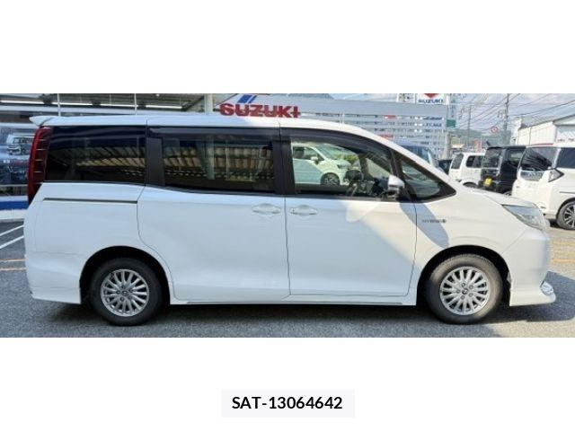 Toyota NOAH HYBRID 2014-10 8209200-7