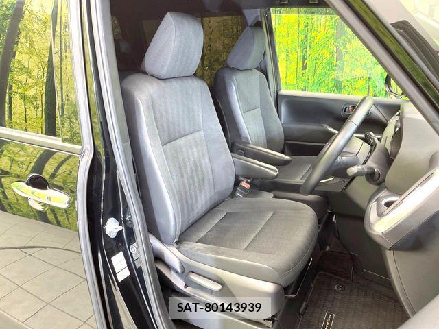 Toyota NOAH HYBRID 2023-04 8209196-7
