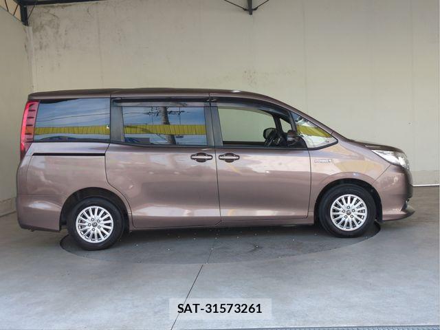 Toyota NOAH HYBRID 2014-07 8209206-17