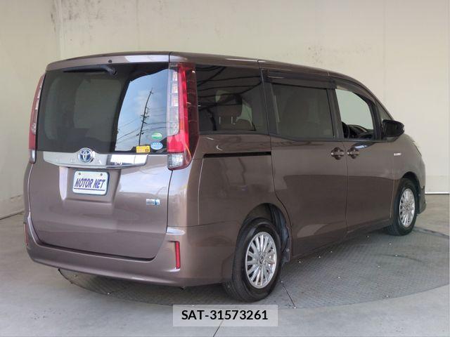 Toyota NOAH HYBRID 2014-07 8209206-1