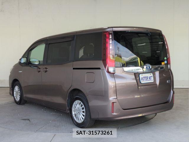 Toyota NOAH HYBRID 2014-07 8209206-19
