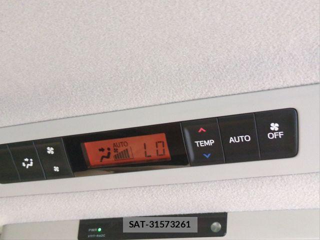 Toyota NOAH HYBRID 2014-07 8209206-26