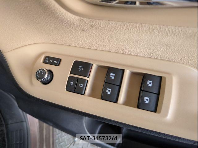 Toyota NOAH HYBRID 2014-07 8209206-28