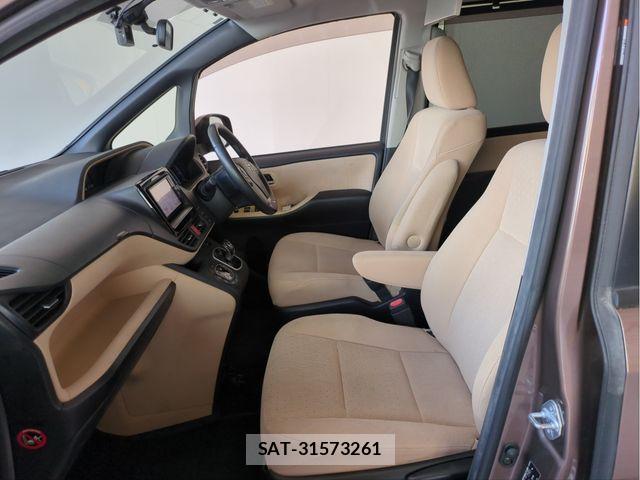 Toyota NOAH HYBRID 2014-07 8209206-3