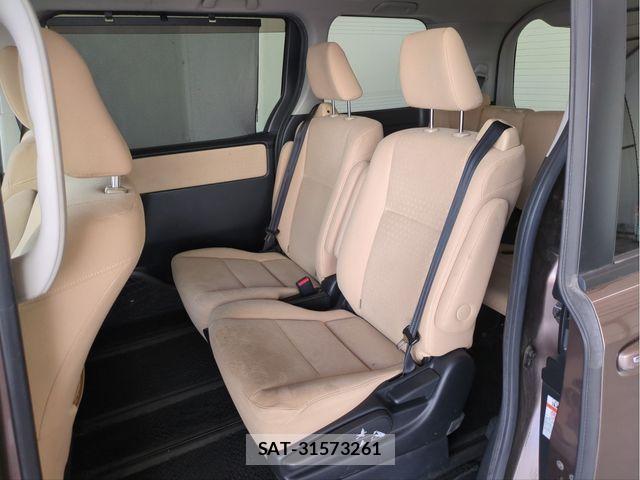 Toyota NOAH HYBRID 2014-07 8209206-4