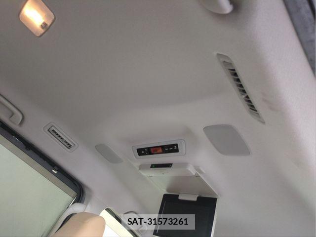 Toyota NOAH HYBRID 2014-07 8209206-5