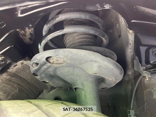 Toyota NOAH HYBRID 2015-06 8209201-19