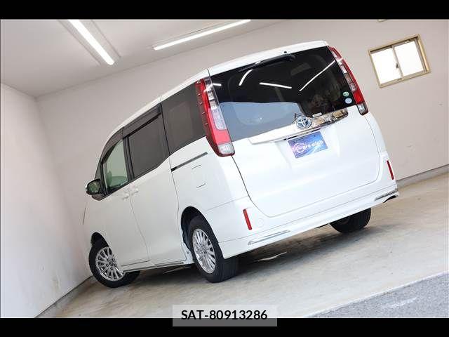Toyota NOAH HYBRID 2014-04 8209207-10