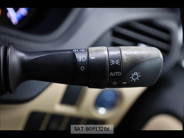 Toyota NOAH HYBRID 2014-04 8209207-14
