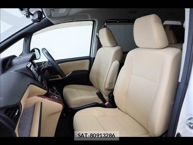 Toyota NOAH HYBRID 2014-04 8209207-16