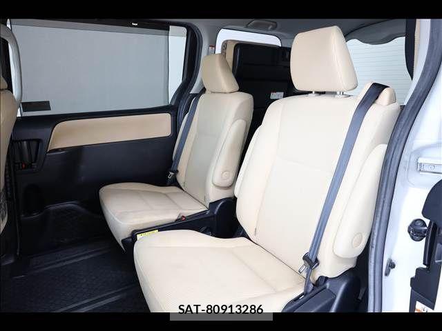 Toyota NOAH HYBRID 2014-04 8209207-17