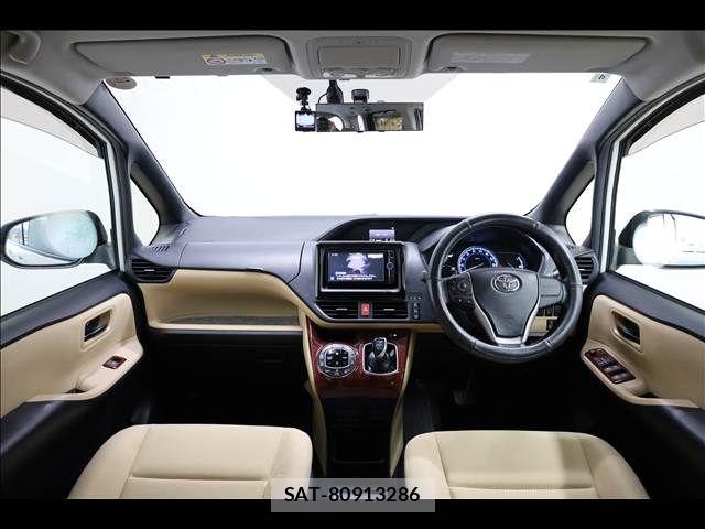 Toyota NOAH HYBRID 2014-04 8209207-2