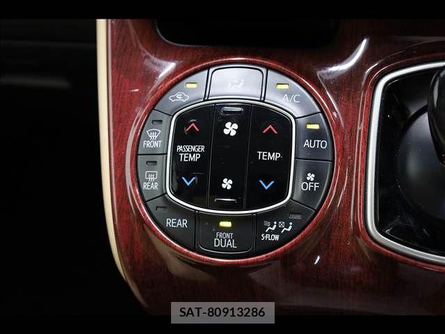 Toyota NOAH HYBRID 2014-04 8209207-6