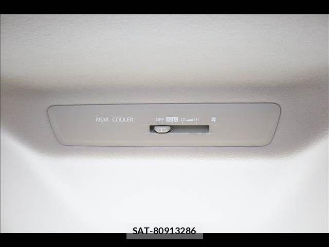 Toyota NOAH HYBRID 2014-04 8209207-7
