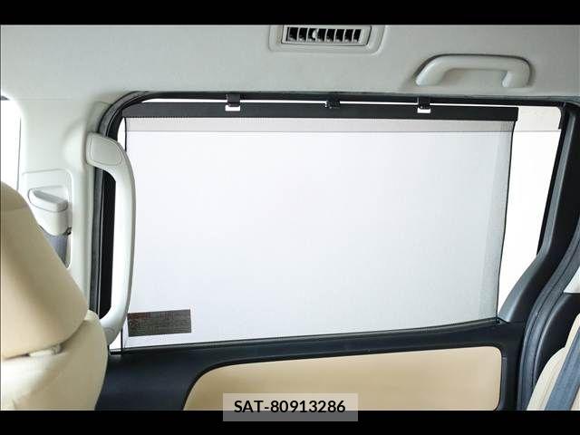 Toyota NOAH HYBRID 2014-04 8209207-8