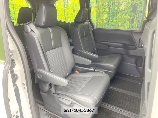 Toyota NOAH HYBRID 2022-10 8231094-8
