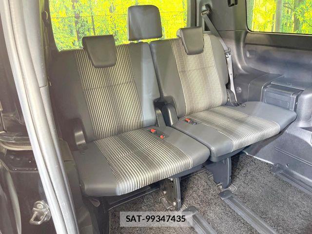 Toyota NOAH HYBRID 2019-08 8231105-9