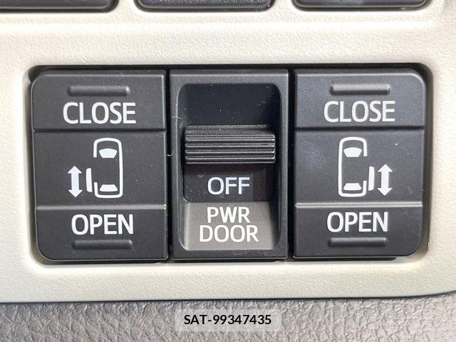Toyota NOAH HYBRID 2019-08 8231105-5