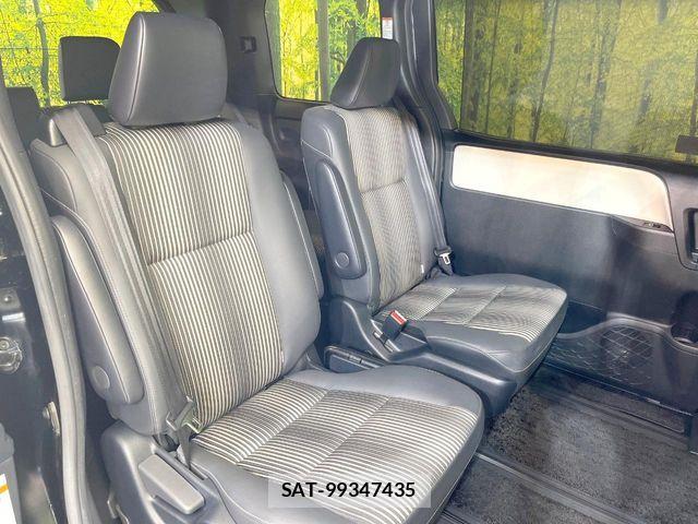 Toyota NOAH HYBRID 2019-08 8231105-8