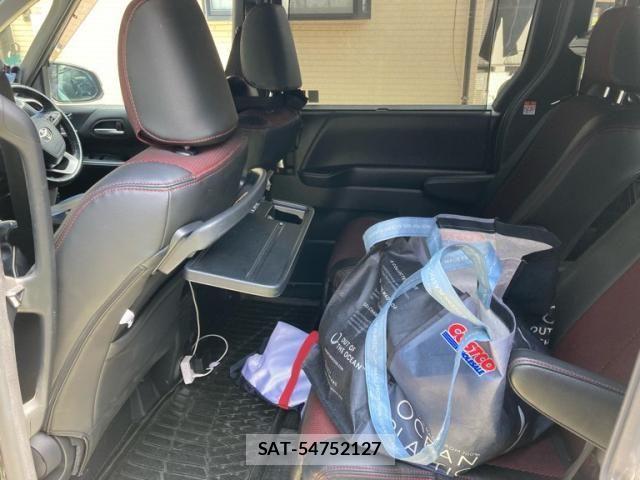 Toyota NOAH HYBRID 2022-09 8231103-16