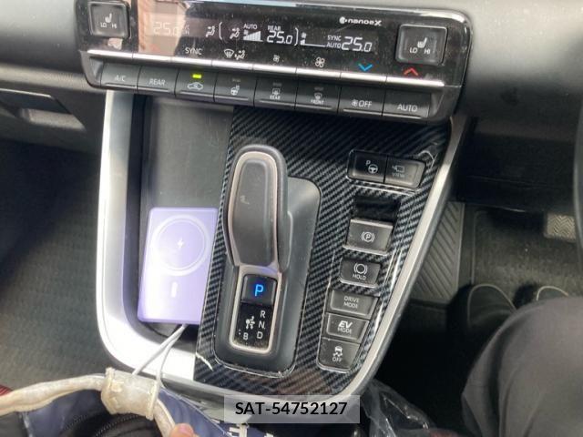 Toyota NOAH HYBRID 2022-09 8231103-25